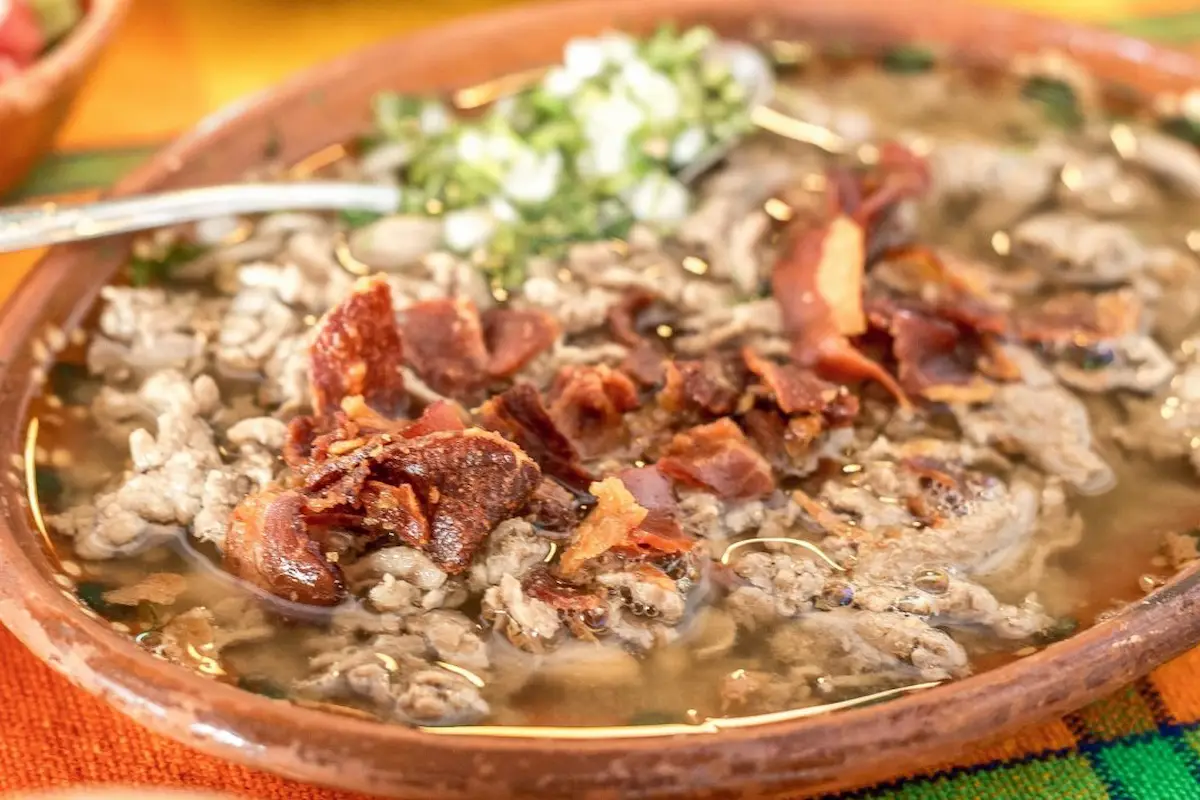 carne en su jugo al estilo de Jalisco con tocino y frijoles