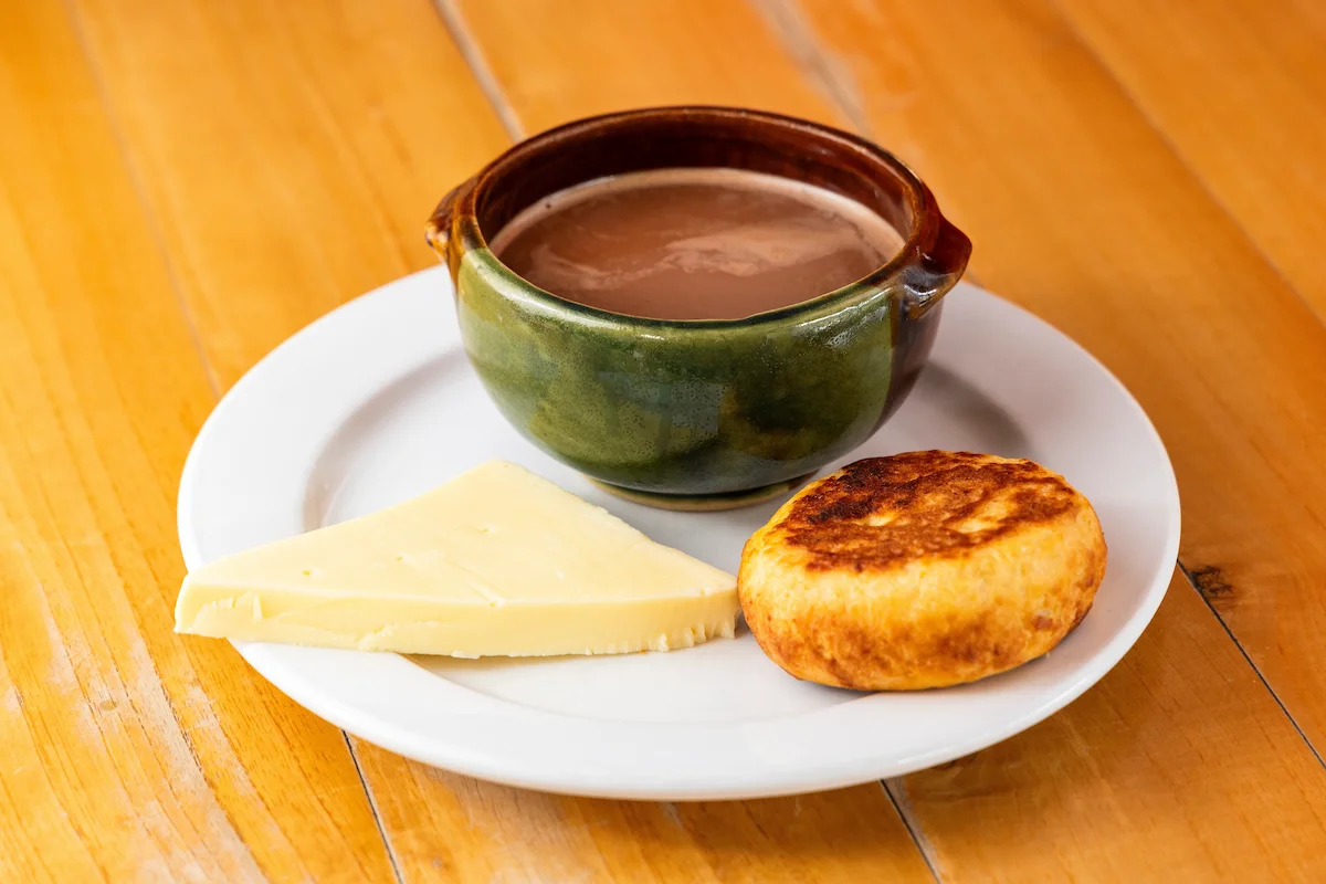 chocolate con queso en Colombia
