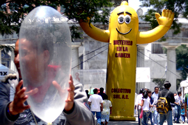 Propone PAN limitar publicidad <br>sobre condones