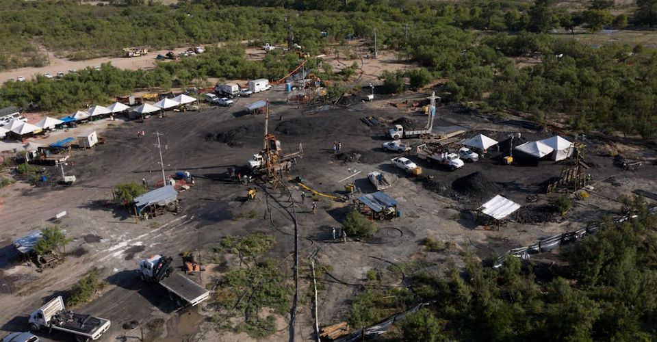 Acuerdan hacer excavación y un memorial para el rescate de mineros en Coahuila