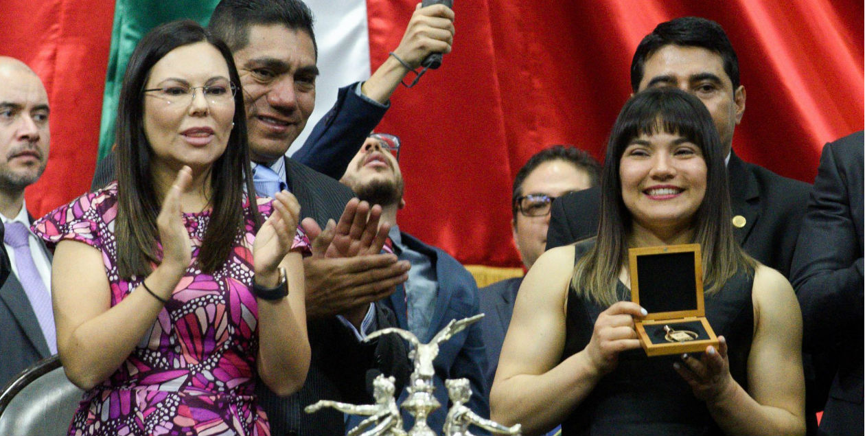 *Alexa Moreno*, la primera atleta que recibe la Medalla al Mérito Deportivo