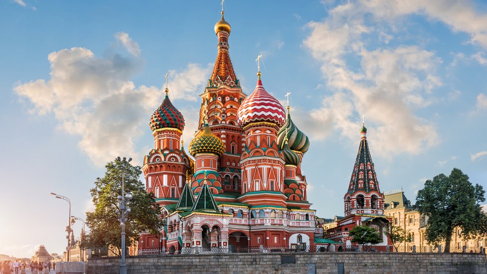 Por qué la Plaza Roja se llama así (y no tiene nada que ver con el comunismo) y otras 9 curiosidades sobre Rusia