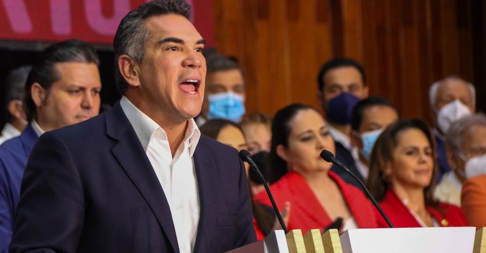 Dirigente del PRI dice que le inventaron audios con equipo de espionaje robado