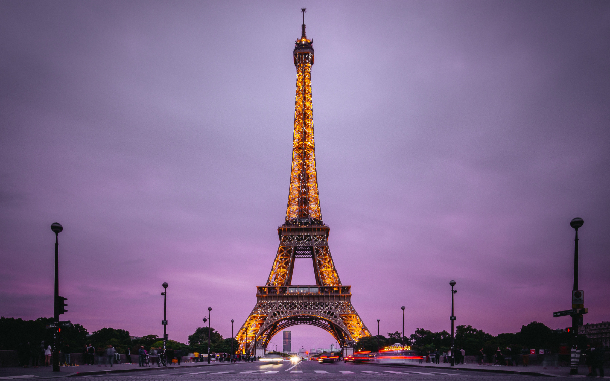 ¿Buscas remodelar tu casa? *Subastarán un tramo de la escalera original de la Torre Eiffel*