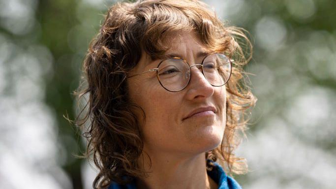 Quién es Christina Koch, la primera mujer que viajará a la Luna a bordo Artemis II de la NASA