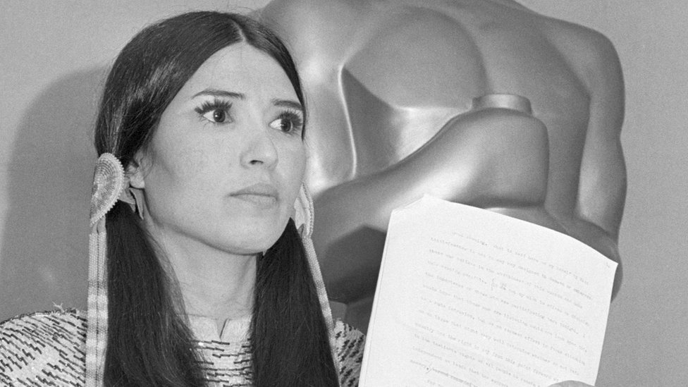 Los Oscar se disculpan 50 años después con Sacheen Littlefeather, la actriz indígena que dio el primer discurso político de la historia del premio