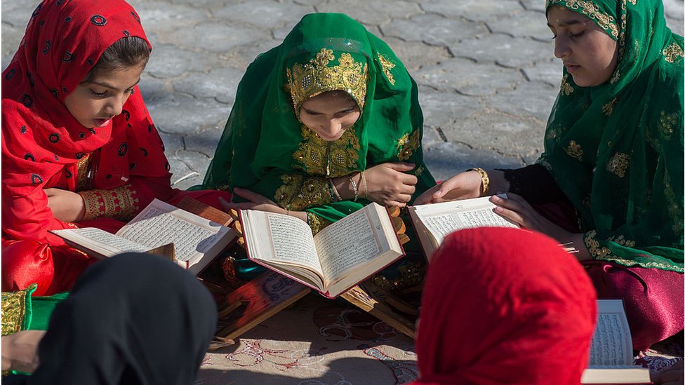El misterio de los “envenenamientos” de cientos de estudiantes en Irán