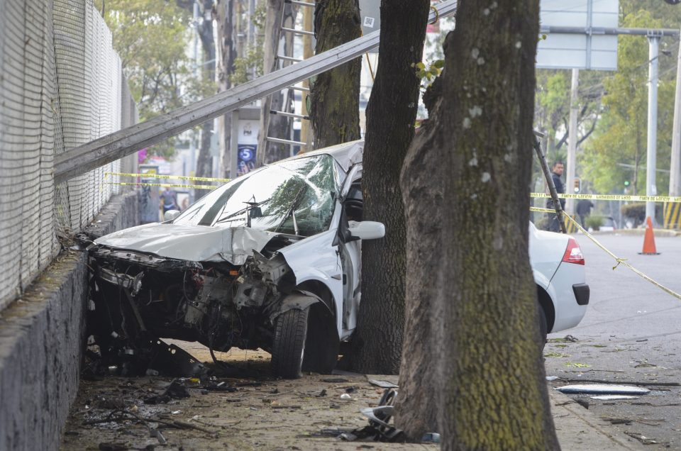 Darán de 1 a 3 años de cárcel a quien cause accidentes por usar el celular mientras conduce