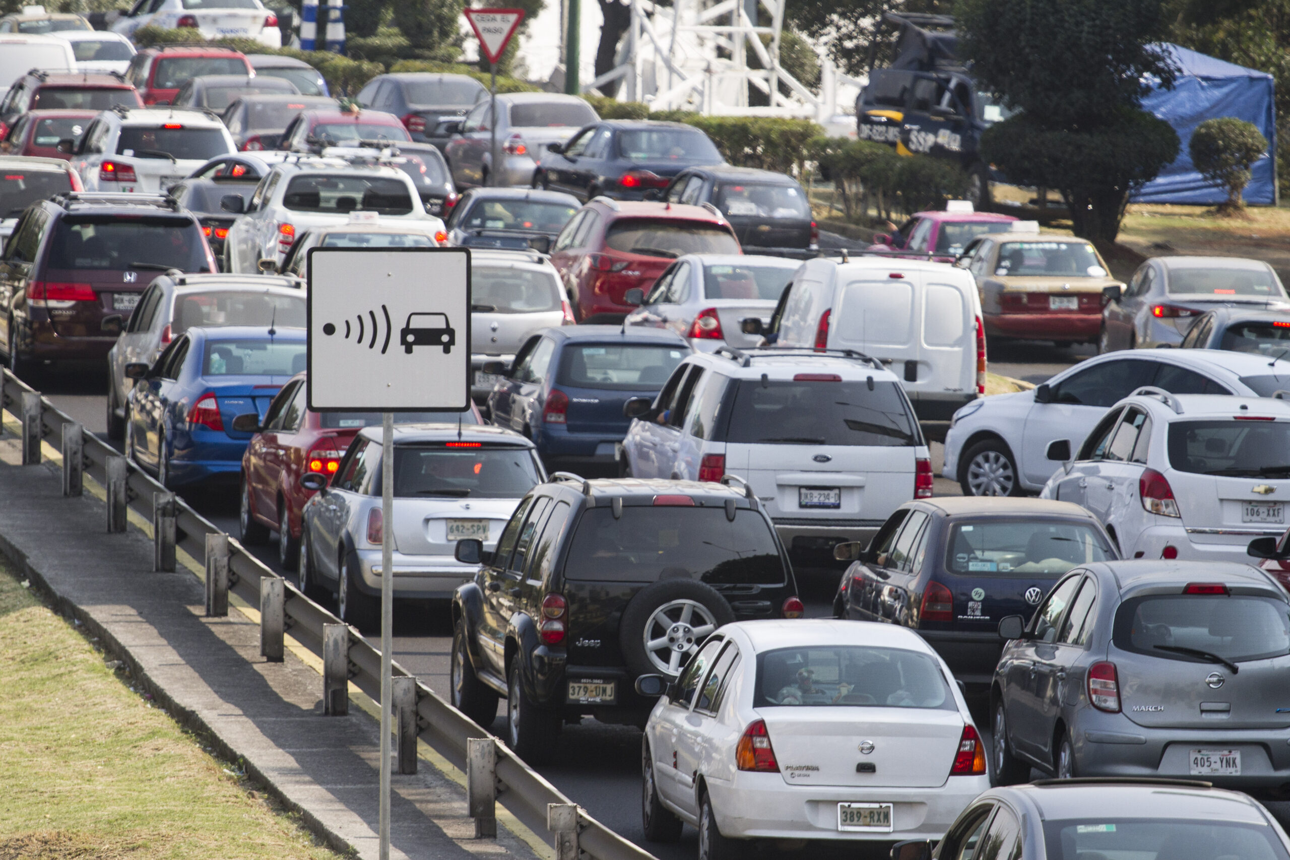 Micas y pintura, los productos ‘mañosos’ para evitar fotomultas