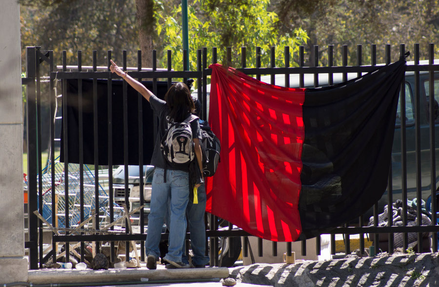 Estudiantes que tomaron rectoría UNAM temen enfrentamiento con <i>La Rebel</i>