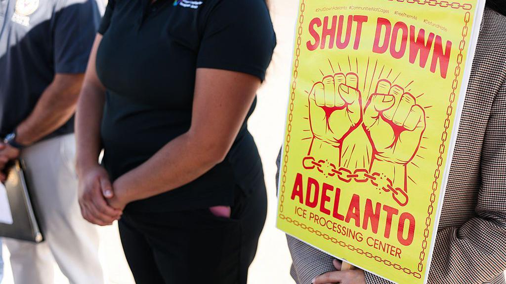 Qué significa que México se sume a la demanda contra ICE por muertes en un centro de detención de EU