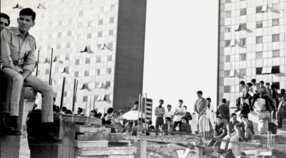El bolso de Myrthokleia: La historia de una sobreviviente del 68 y el reencuentro con su expediente oculto 