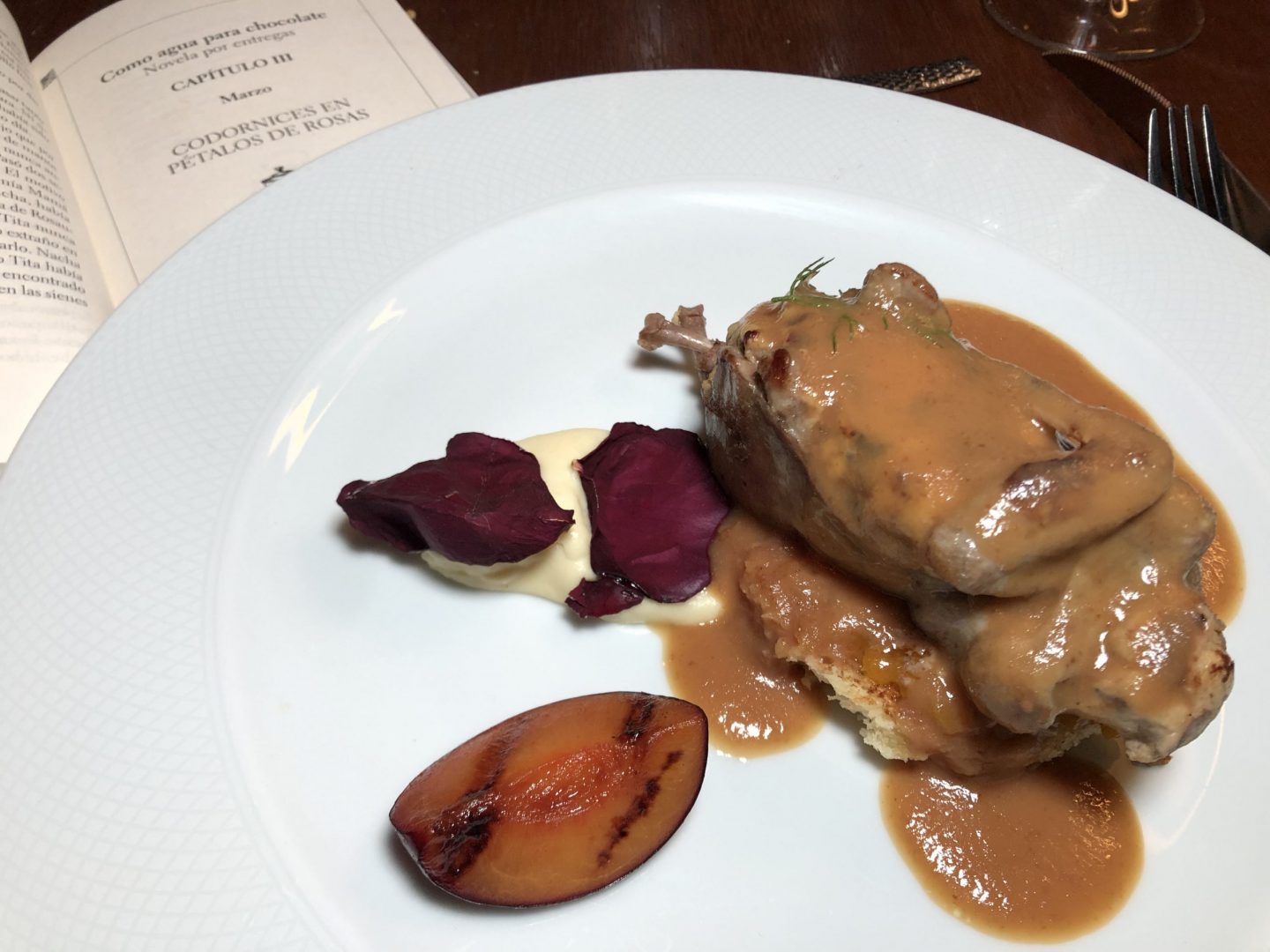 Como Agua Para Chocolate cocinado y relatado por Laura Esquivel y tres chefs