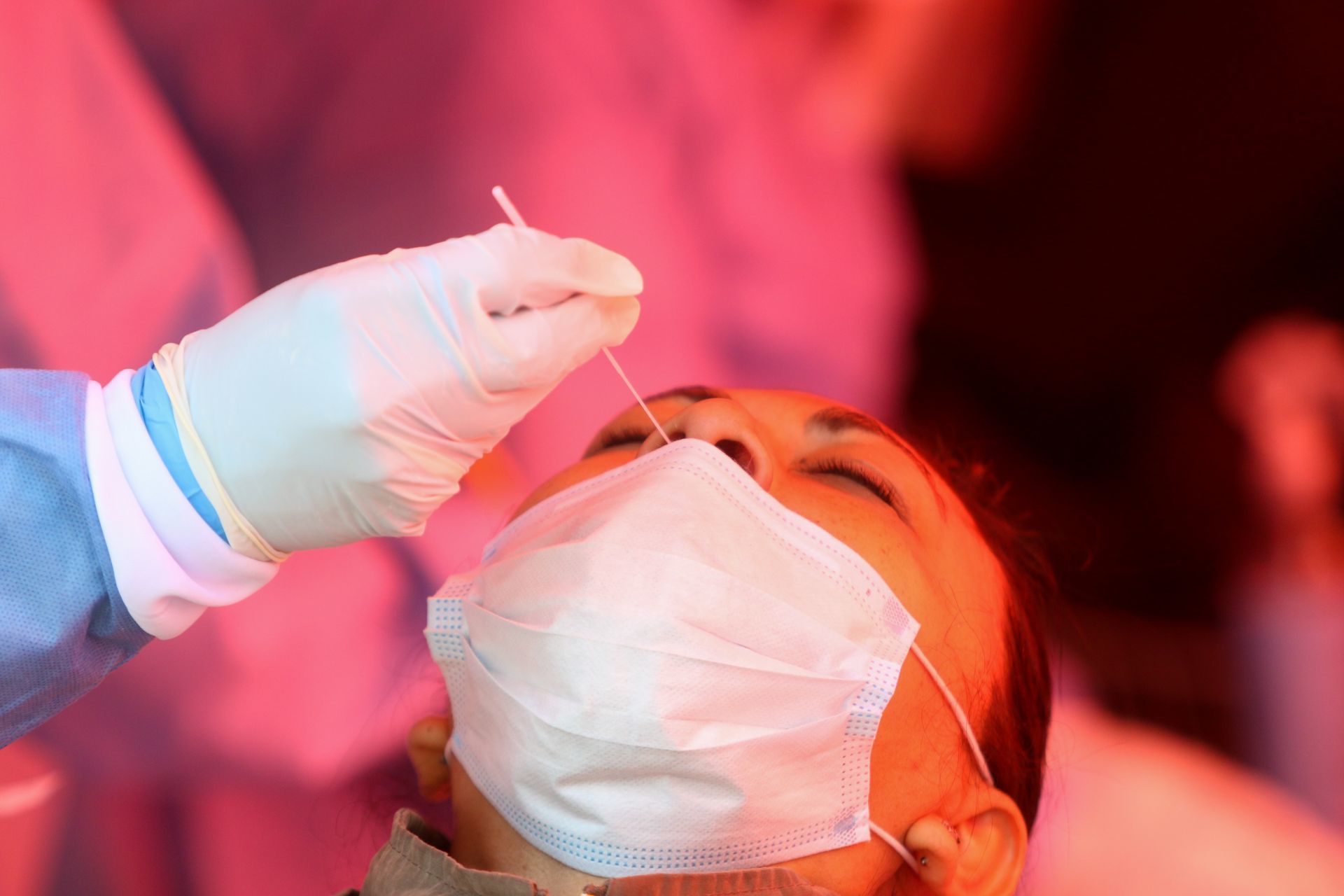 Instalan 11 macro quioscos para pruebas COVID en CDMX: dónde encontrarlos