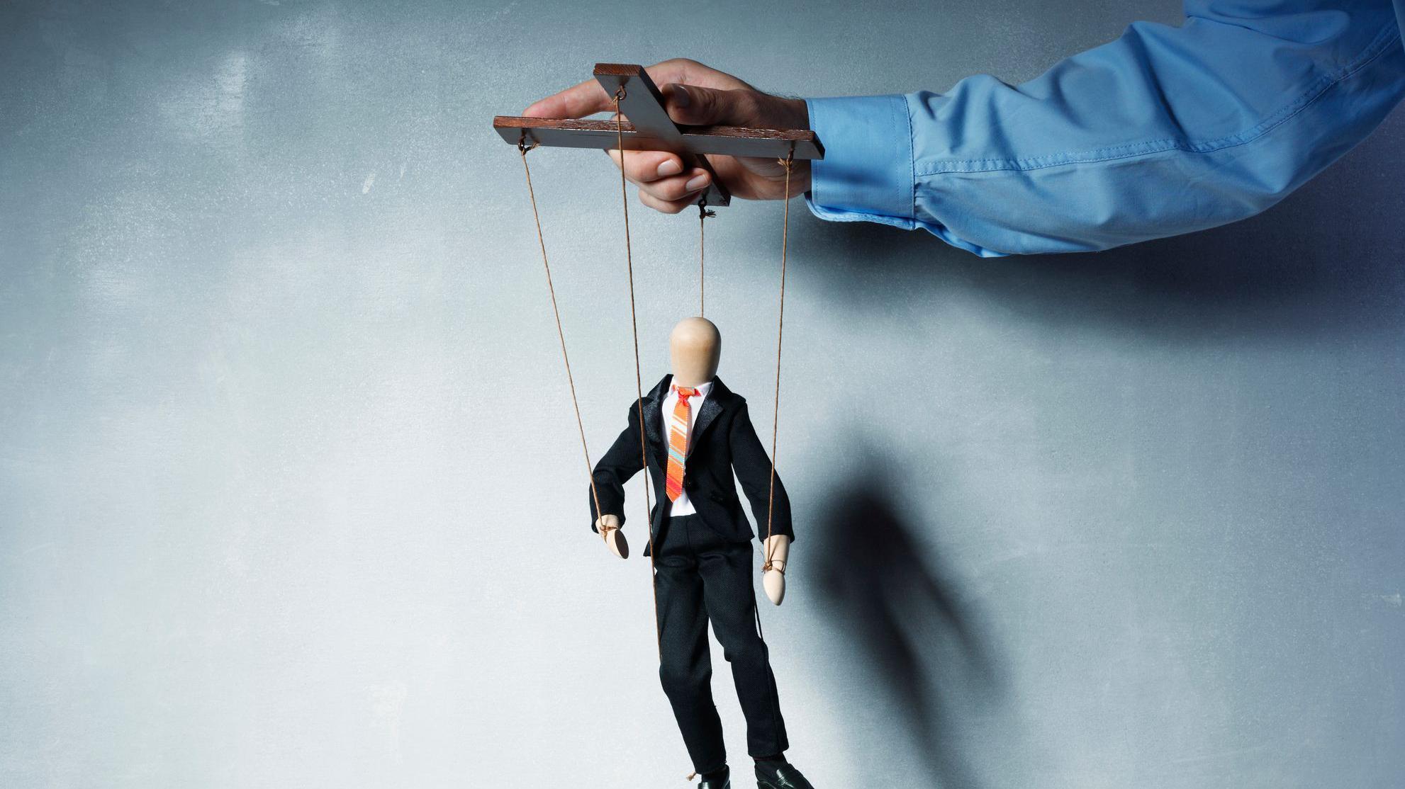 Qué es “breadcrumbing” o las migajas emocionales usadas para manipular a otros