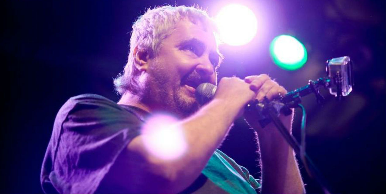 *Daniel Johnston*, la voz que encontró refugio en la música