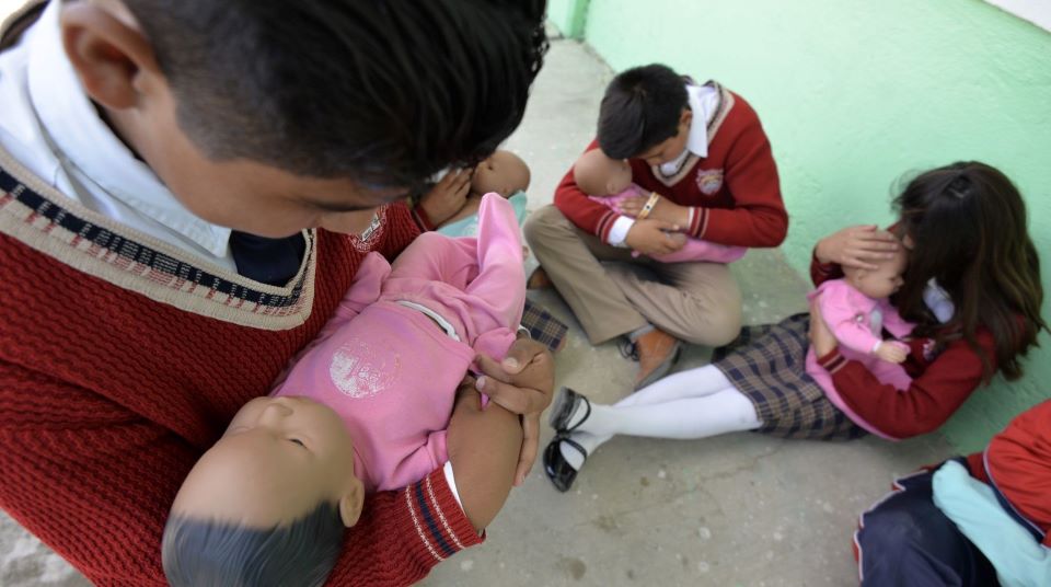 Los efectos y costos a corto, mediano y largo plazo del embarazo adolescente