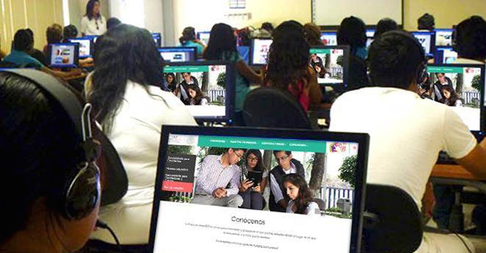 Tutores de Prepa en Línea no cobran desde enero, pese a promesas de la SEP