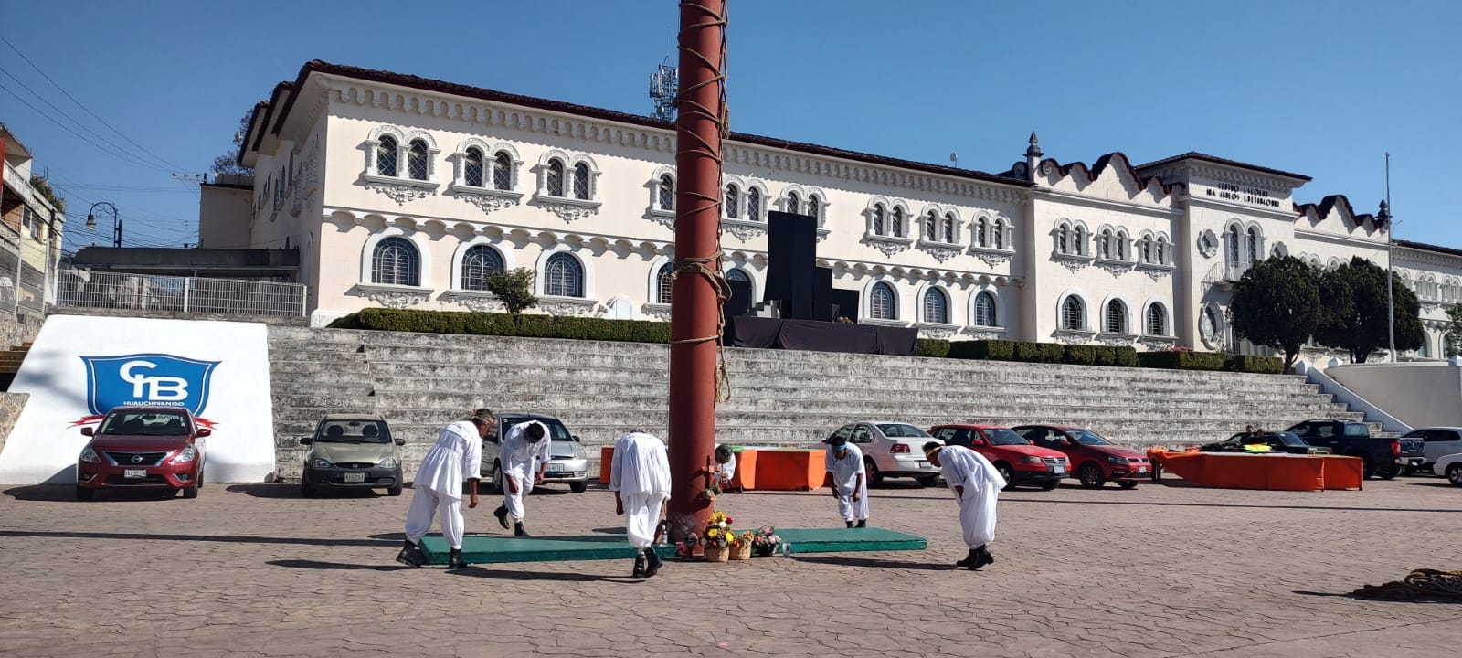 Puebla: Joven voladora de Papantla muere al caer en inauguración de feria en Huauchinango