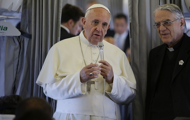 El papa Francisco inicia gira por AL; pide fomentar el diálogo en Ecuador
