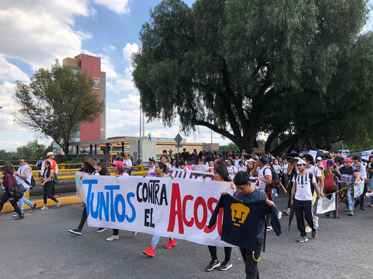 Fuera acoso de la UNAM: estudiantes exigen atender casos de violencia de género