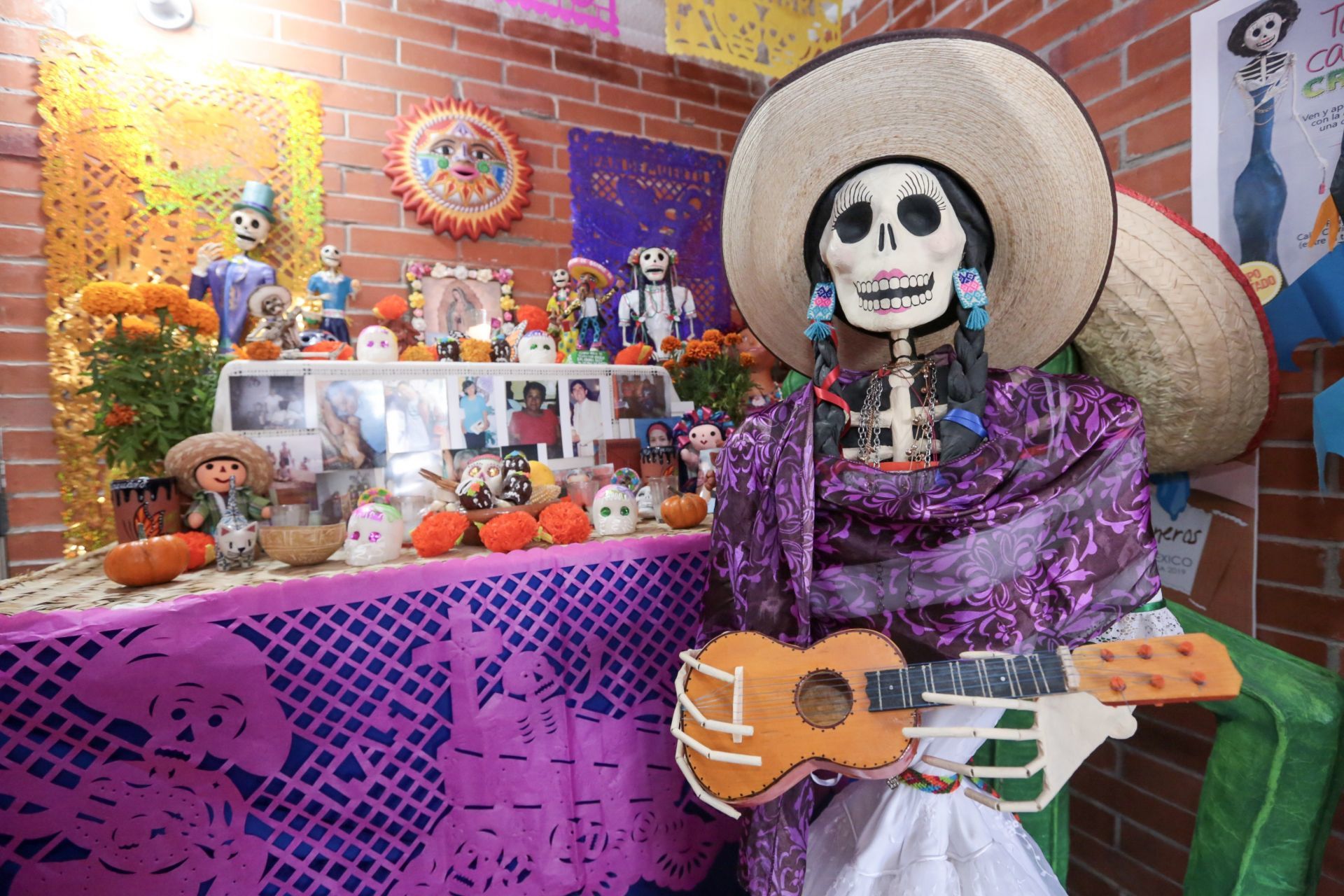 ¡Llegó el *Festival de Calaveras a Barrio Alameda*! Cartonería, talleres y más