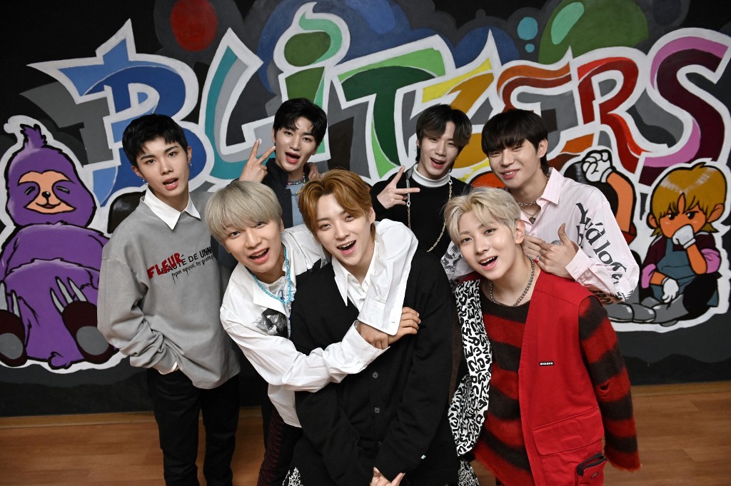 Blitzers: *el camino de 7 morritos para convertirse en estrellas del kpop*