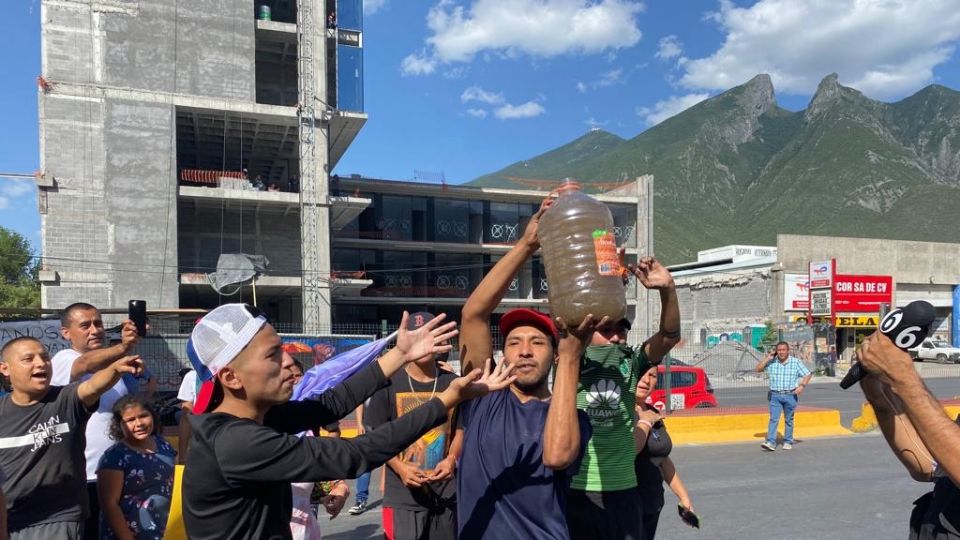 Por falta de agua, ciudadanos protestan y montan bloqueos en Monterrey ...