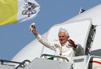 Al partir hacia México, <br>el Papa condena la violencia del narco