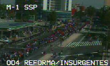 CNTE se retira de la sede del PRI; regresan a plantón