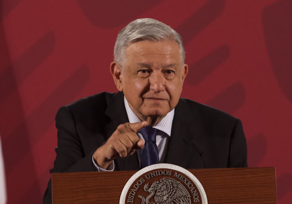 Hombres podrán unirse al paro #UnDíaSinMujeres y no trabajar: AMLO