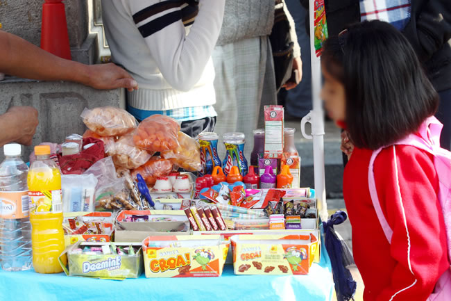En la escuela, niños consumen <br>4 veces el azúcar permitida