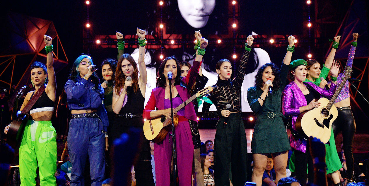 *'Mujeres'*, el momento sororo de Julieta Venegas y compañía en los Spotify Awards