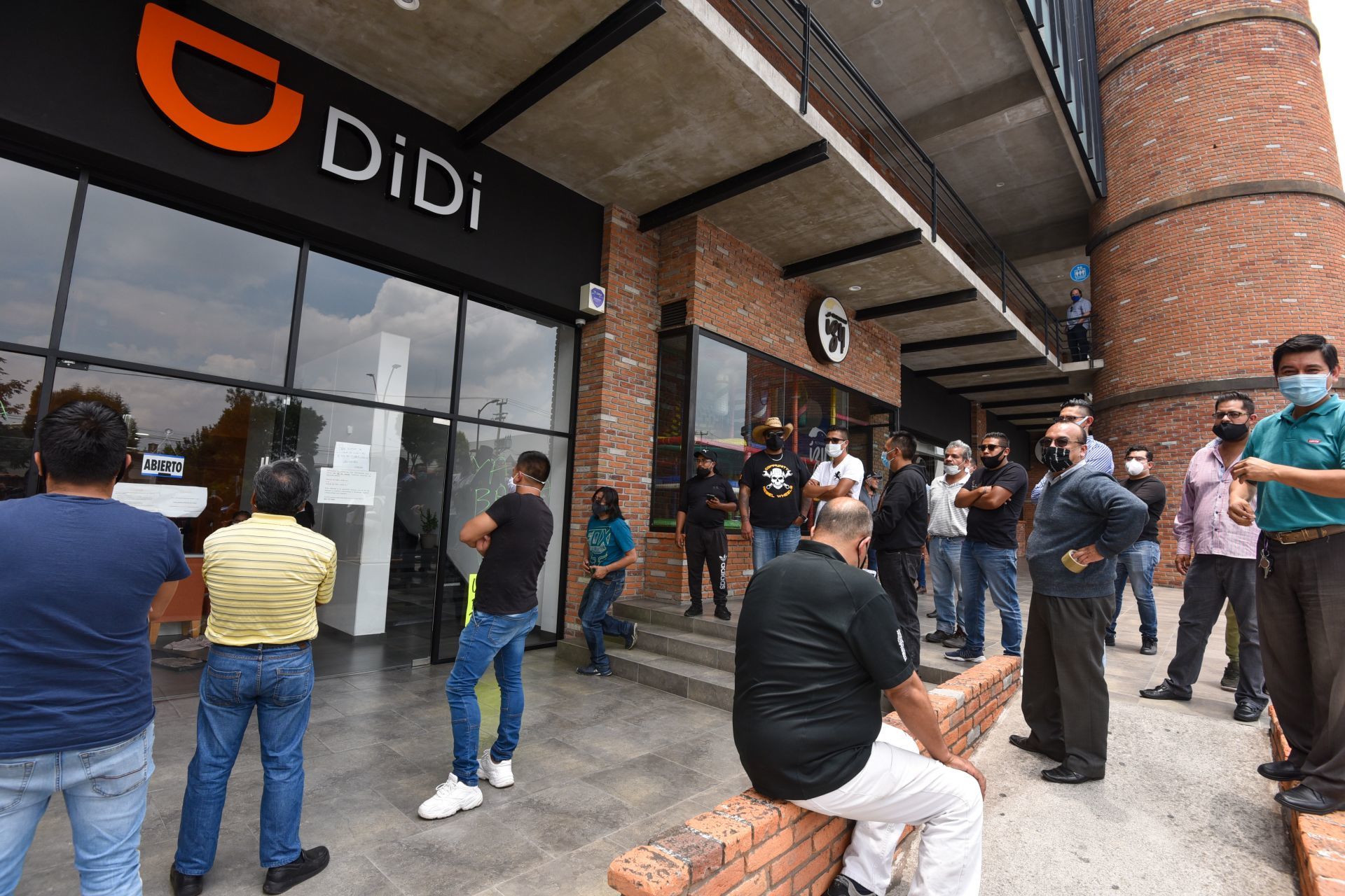 Autorizan a las empresas Uber y DiDi para operar en Querétaro
