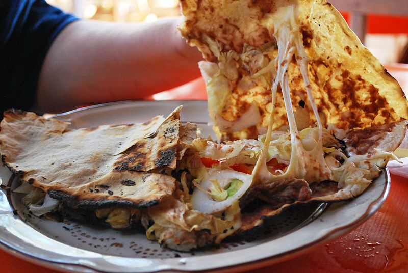 Ni tostada ni tortilla: ¿cómo se hacen las tlayudas?