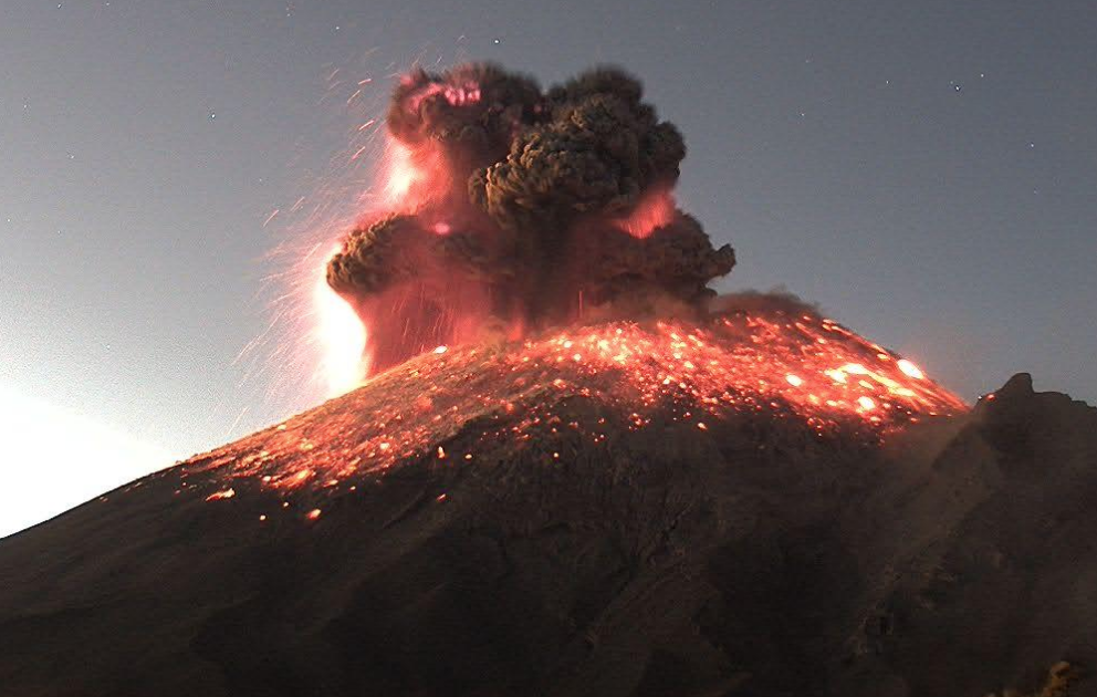 Explosión en el Popocatépetl genera fumarola de 3 kilómetros de altura