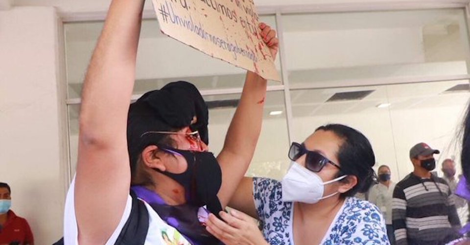 Agreden a feminista que protestaba en Guerrero contra candidatura de Salgado