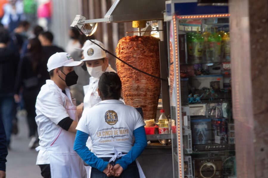 Alimentos y cigarros impulsan inflación a 7.94% en primera quincena de enero: Inegi