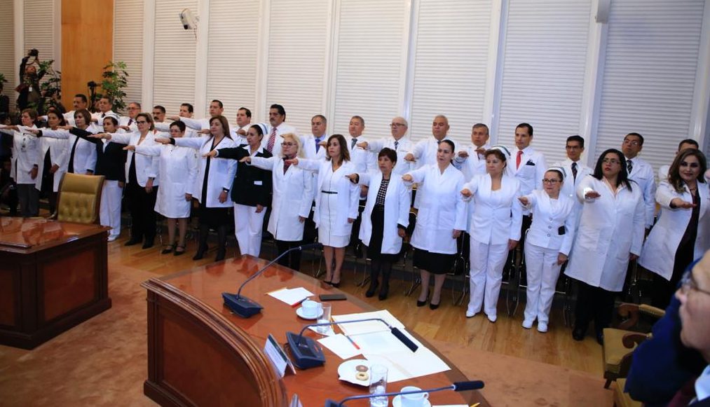 Rinden protesta funcionarios del IMSS seleccionados por concurso de oposición