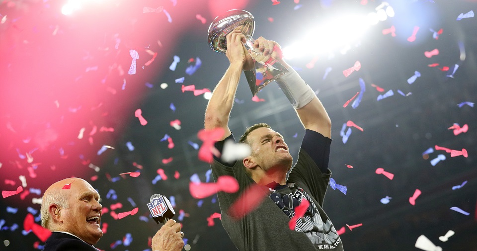 Patriotas se recupera de una desventaja de 25 puntos y gana el Super Bowl en tiempo extra