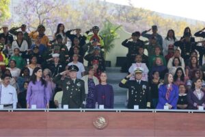 En el 8M, Sheinbaum destaca el papel de las mujeres en Ejército, Marina y Fuerza Aérea