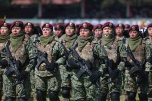 En el 8M, Sheinbaum destaca el papel de las mujeres en Ejército, Marina y Fuerza Aérea