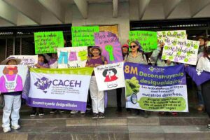 8M: colectivas y mujeres de diversos sectores salen a las calles a marchar