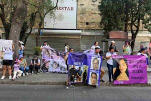 8M: colectivas y mujeres de diversos sectores salen a las calles a marchar