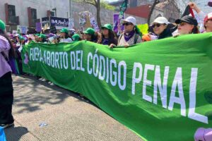 8M: colectivas y mujeres de diversos sectores salen a las calles a marchar