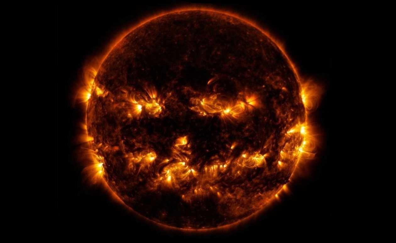 ¡Halloween en el espacio! *NASA publica 'escalofriante' foto del Sol como una calabaza*