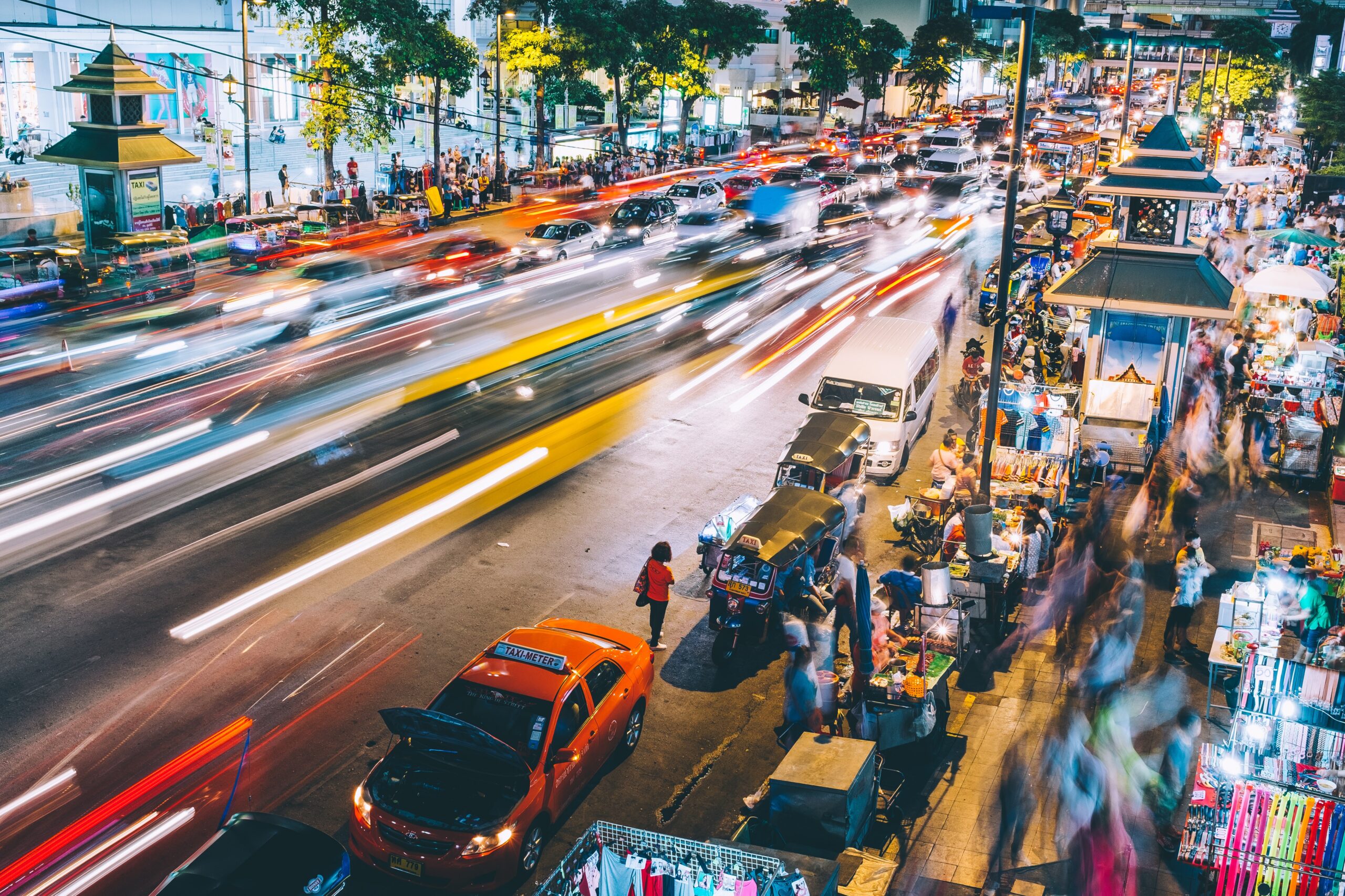 Lleva a tus oídos de viaje y *pasea con los sonidos de las ciudades*