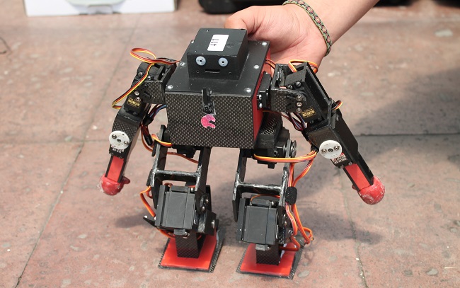 Estos son los robots mexicanos campeones en RobotChallenge 2015