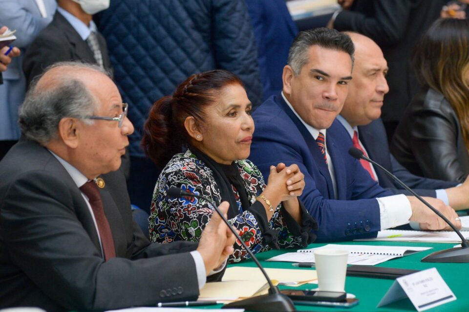 Morena publica predictamen de reforma electoral; oposición adelanta rechazo