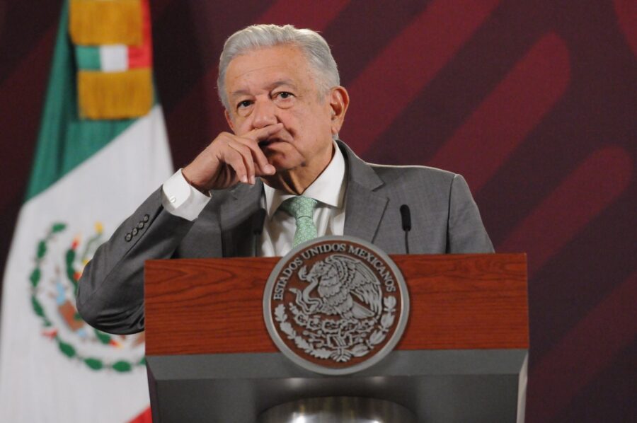 AMLO defiende a Delfina Gómez por señalamientos de irregularidades en la SEP
